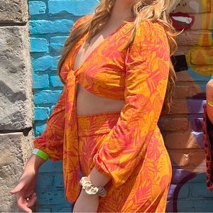 Groovy Bar III front-tie top (part of matching set)